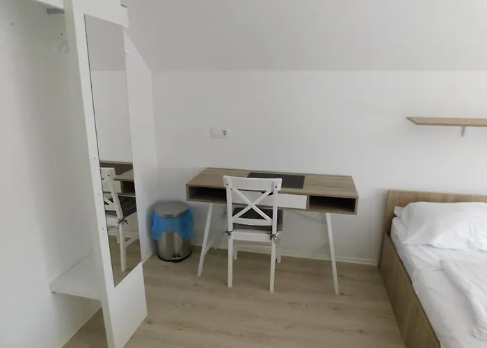 Evi 3* ليوبليانا